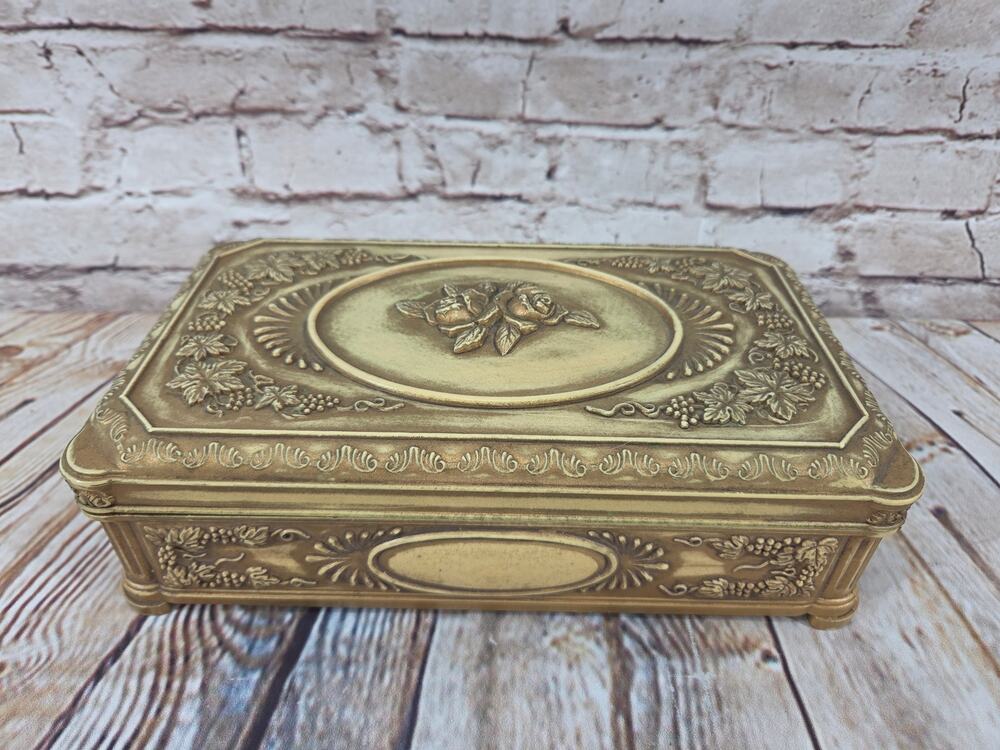 Vintage Trinket Jewelry Tobacco Lidded Storage Box Beige W Green Lining Rose